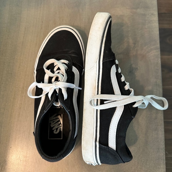Vans - Picture 1 of 1